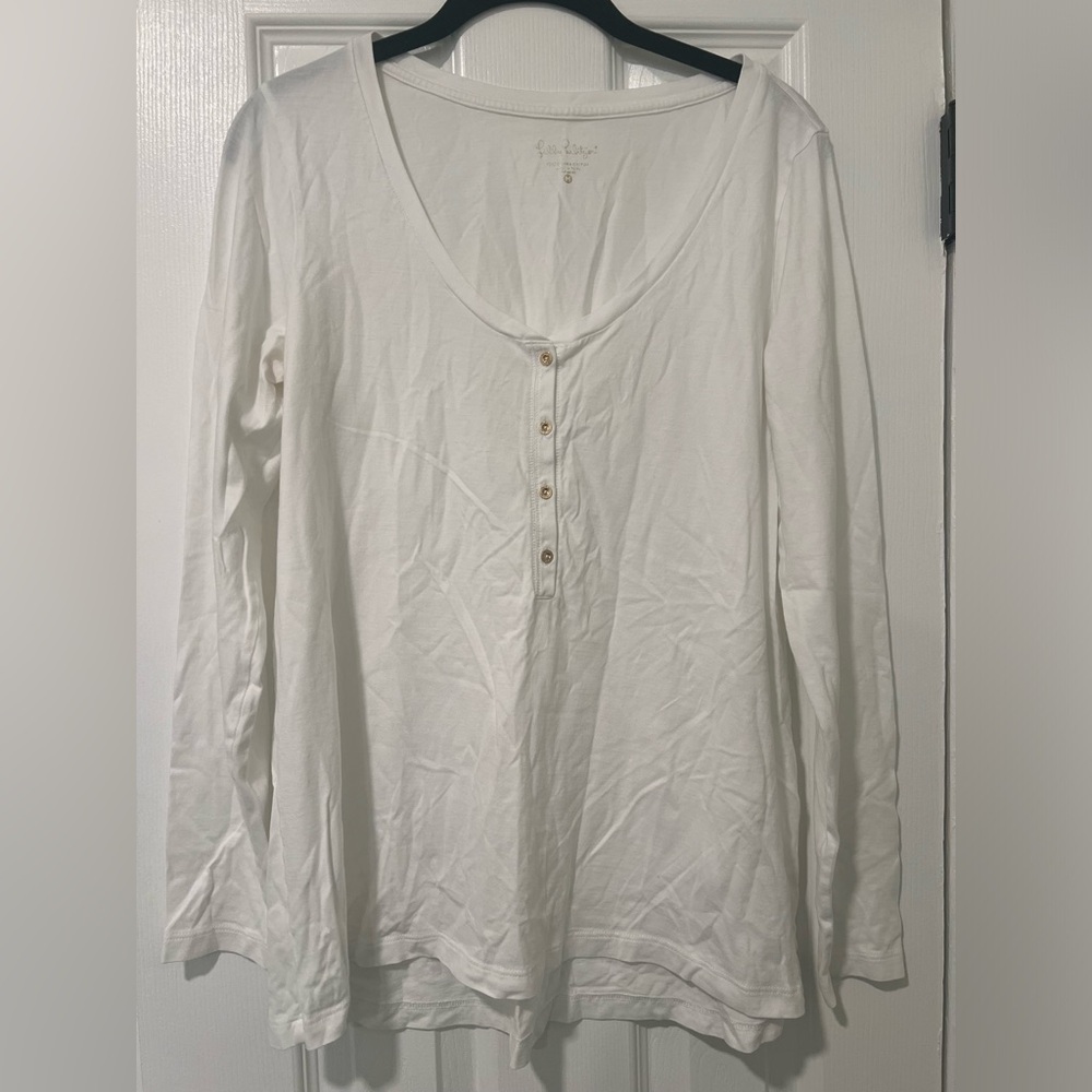 Lilly Pulitzer - Long sleeve Pima Cotton v-neck with button front detail